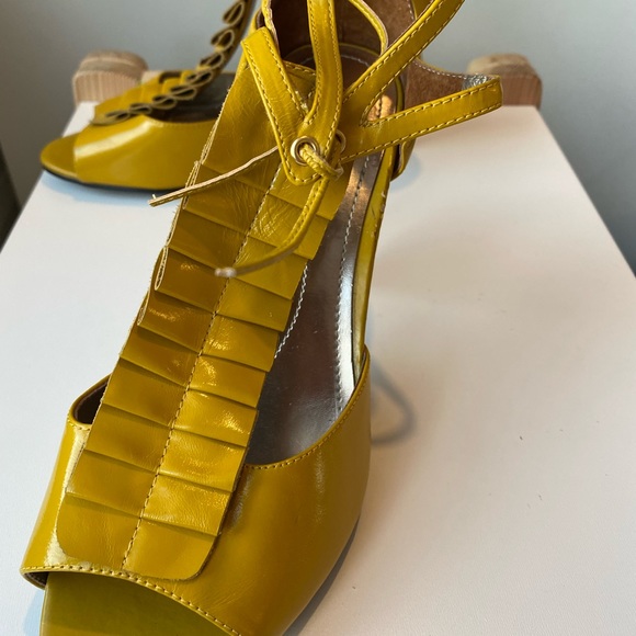 Beautiful high heels size euro 39, us 8,5 - Picture 2 of 8